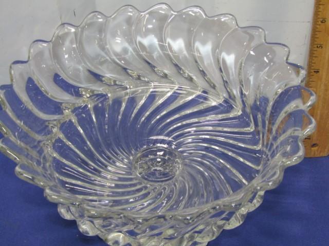 Lead Crystal Fruit Bowl In Swirl Pattern