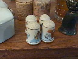 (LR) LOT OF MISC. TO INCLUDE (4) FRANKLIN PORCELAIN SEWING THIMBLES, SM. SILVERPLATE SWAN BELL,