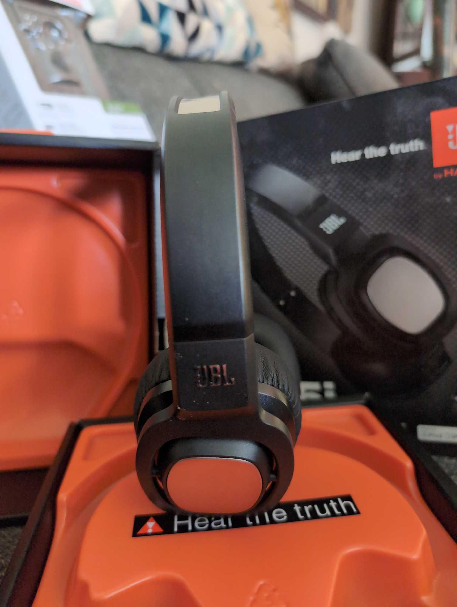 (LR) BRAND NEW JBL BY HARMAN J55I ON-EAR HEADPHONES WITH JBL PURE BASS AND MIC/REMOTE.