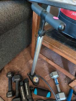 (LR) LOT OF MISC. EXERCISE EQUIPMENT TO INCLUDE (2) 10LB DUMBBELLS, A 5LB DUMBBELL, (2) PAIR OF 2LB