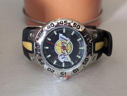 (LR) NBA LAKERS GAME TIME STAINLESS STEEL WATCH WITH RUBBER BAND. APPEARS TO BE NEW. COMES IN TIN