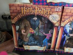 (LR) LOT OF (3) HARRY POTTER CLASSIC SCENES SECTION FIGURINES TO INCLUDE THE CHAMBER OF KEYS,