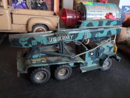 (LR) 3 PC. VINTAGE TIN TOY LOT TO INCLUDE AN ALPS JAPAN U.S. ARMY ROCKET LAUNCHER TRUCK 9" X 3" X