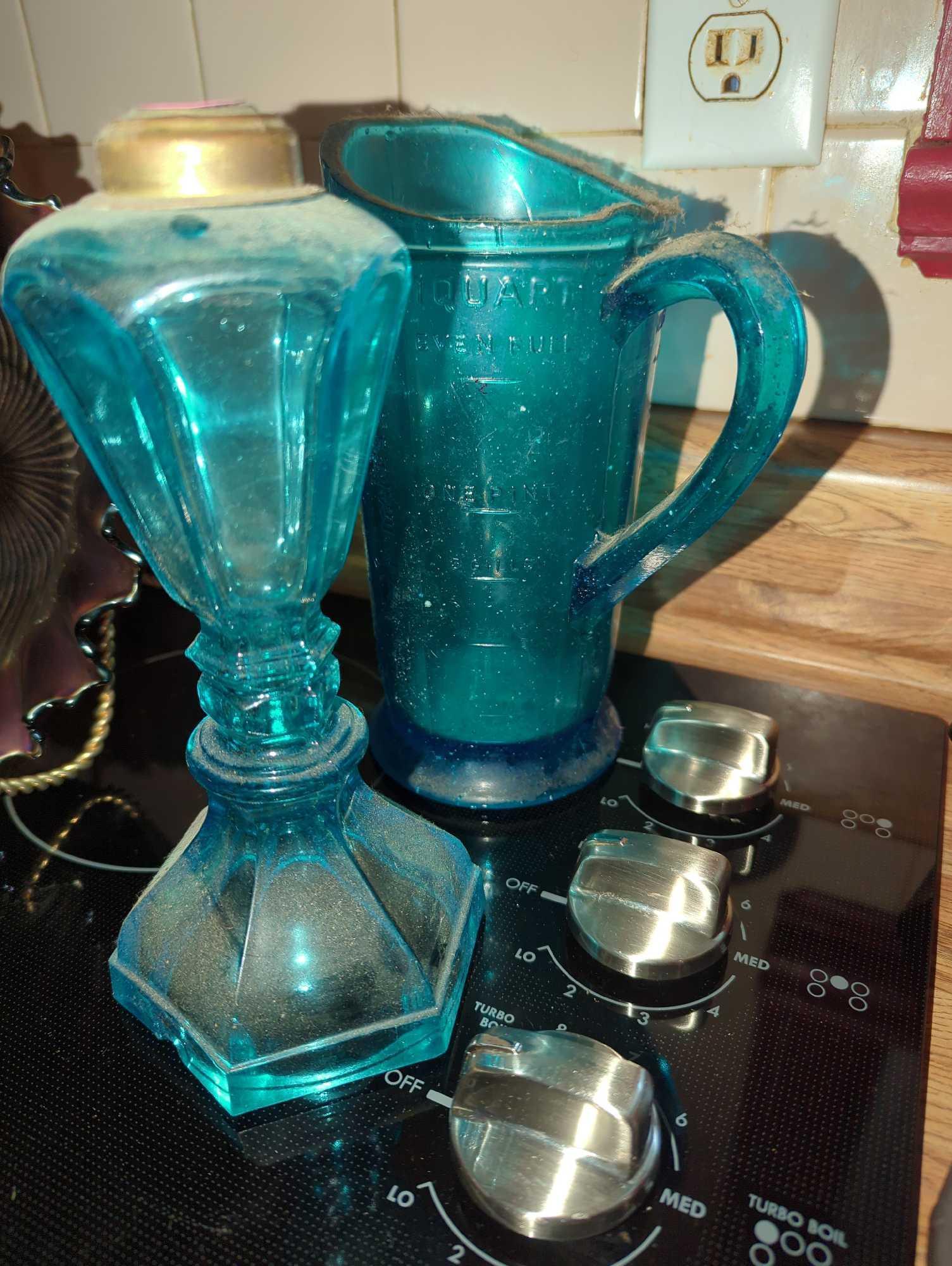 (KIT) LOT OF 2 ITEMS TO INCLUDE, WESTMORELAND ANTIQUE OIL LAMP ELECTRIC BLUE PEDESTAL WHALE LAMP,