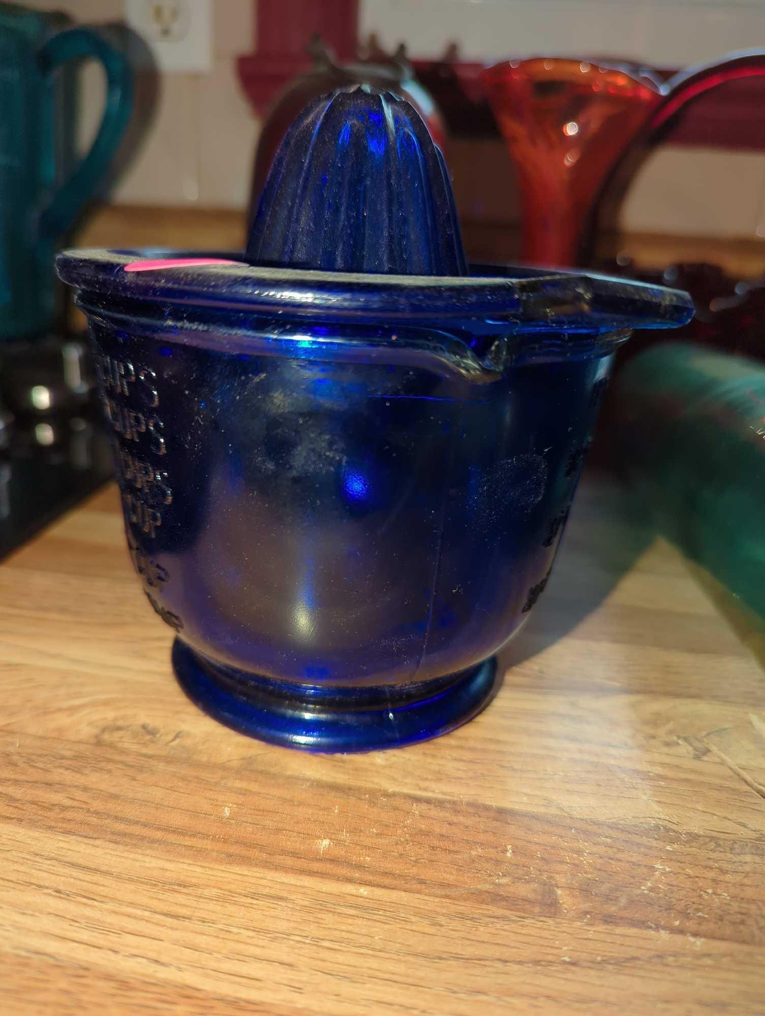 (KIT) COBALT BLUE GLASS JUICER REAMER GRADUATED MEASURING CUP, MEASURE APPROXIMATELY 5 IN X 5.5 IN,