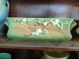 (LR) ROSEVILLE POTTERY SNOWBERRIES CIRCA 1947 GREEN RECTANGULAR WINDOW BOX PLANTER IWX, 11"L 3 1/8"W