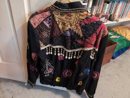 (BR2) VINTAGE MADE IN INDIA 100% COTTON HEAVILY DETAILED JACKET. APPEARS TO BE A MEDIUM TO LARGE
