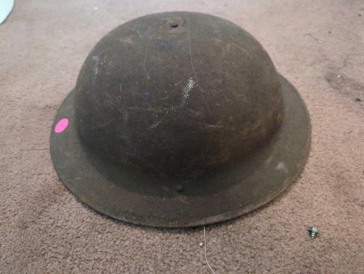 (FD)WW1 US M1917 DOUGHBOY HELMET, ITEMS IS IN GOOD AGED CONDITION WITH LINER.
