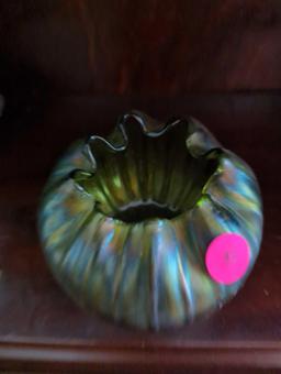 (LR) HAND BLOWN RUFFLED GLASS VASE, 2 1/2"D MOUTH, 3 5/8"H