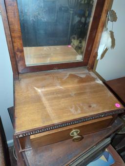 (LR)SHAVING MIRROR STAND, BEVELED MIRROR ON CHIVAL, MAHOGANY BASE, 1 (DR)AWER WITH CONTENTS OF