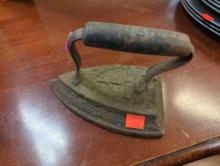 6 lb antique cast iron flat iron. Comes as is shown in photos. Appears to be used.