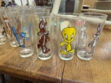 Lot of 18 1973 Warmers Bros. Pepsi Collectable Glass Drinking Cups to Include, Wile E Coyote,