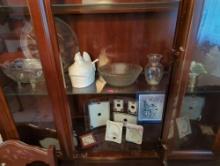 (DR) SHELF LOT OF MISCELLANEOUS GLASSWARE TO INCLUDE, FOOTED BOWL, CERAMIC CHICKEN DISH WITH
