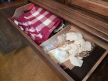 (DR) CONTENTS OF (3) DRAWERS TO INCLUDE MISC. VINTAGE TABLECLOTHS, PLACE MATS, GLASS PRISMS, CLOTH