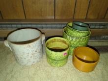 (KIT) LOT OF ASSORTED ITEMS TO INCLUDE, WEISS MUSTARD COLORED PLANT POT 5.5 IN X 4 IN, SET OF 3