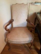 (UPOFC) OLD HICKORY TANNERY TAN LEATHER QUEEN ANNE ARM CHAIR WITH BRASS NAILHEAD TRIM. IT MEASURES