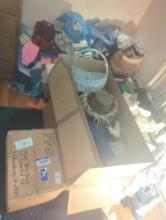 (UPBR1) LOT OF ASSORTED ITEMS INCLUDING BASKETS, VINTAGE CLOTHING, HATS, ETC, WHAT YOU SEE IN THE