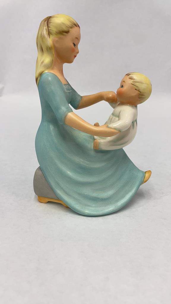 GOEBEL FIGURINE "ROCK-A-BYE BABY"