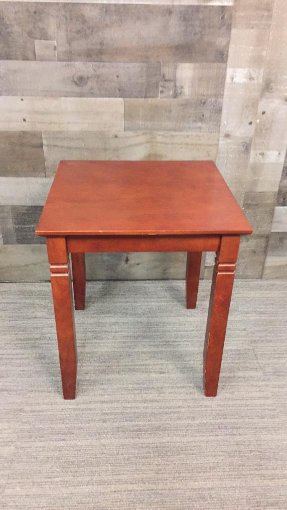 SIMPLE CHERRYWOOD-TONE SIDE TABLE