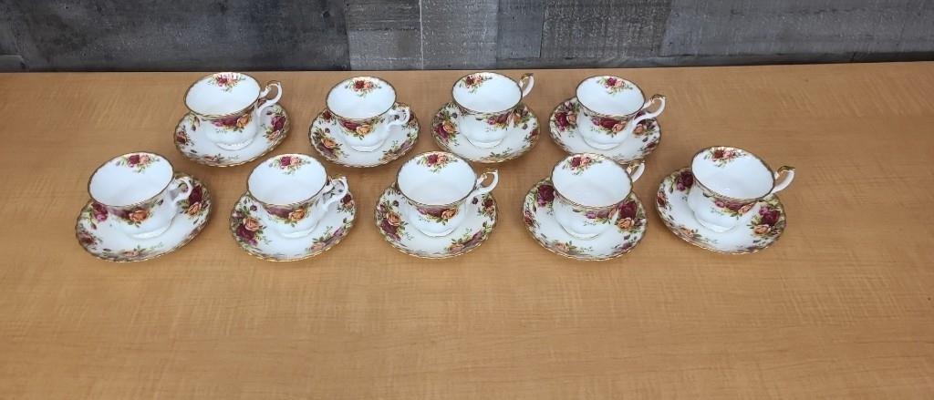 19PC ROYAL ALBERT "OLD COUNTRY ROSES" TEACUP SET