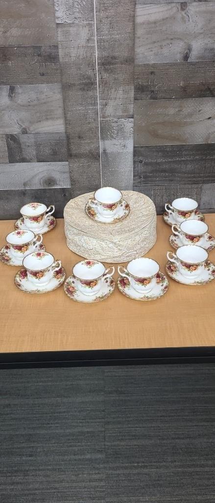 19PC ROYAL ALBERT "OLD COUNTRY ROSES" TEACUP SET