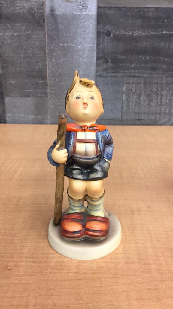 M.I. HUMMEL FIGURINE "LITTLE HIKER" - FULL BEE