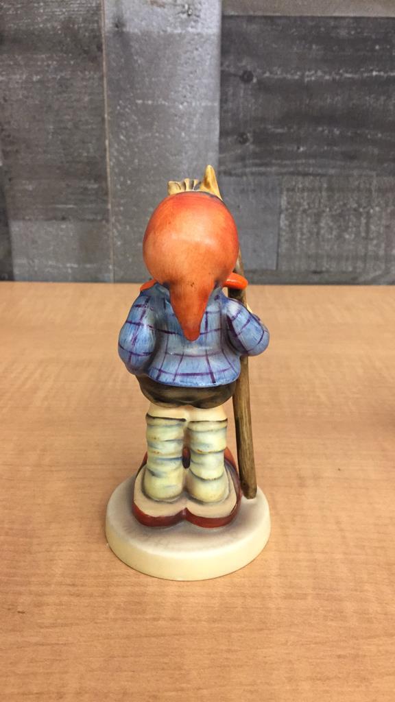 M.I. HUMMEL FIGURINE "LITTLE HIKER" - FULL BEE