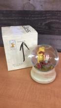 MICHEL CO. CLASSIC POOH AND PIGLET SNOWGLOBE