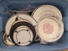 BOX OF MISCELLANEOUS: CHINA DINNERWARE