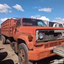 FLATBED DUMP, 1976 CHEVROLET C-65, 8 CYLINDER GAS ENGINE, MANUAL TRANSMISSION, SINGLE REAR AXLE, 25,