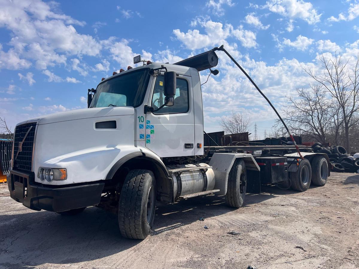 ROLLOFF TRUCK 2003 Volvo VHD 12 Wheeler Roll off truck SN 4V5KC9UH13N339569, equipped with Cummins