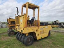 VIBRATORY ROLLER SN:7160658 powered by Detroit diesel engine, equipped with OROPS, 66in. Padsfoot