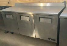 True Rolling Counter Refrigerator TWT-72 *OFFSITE*