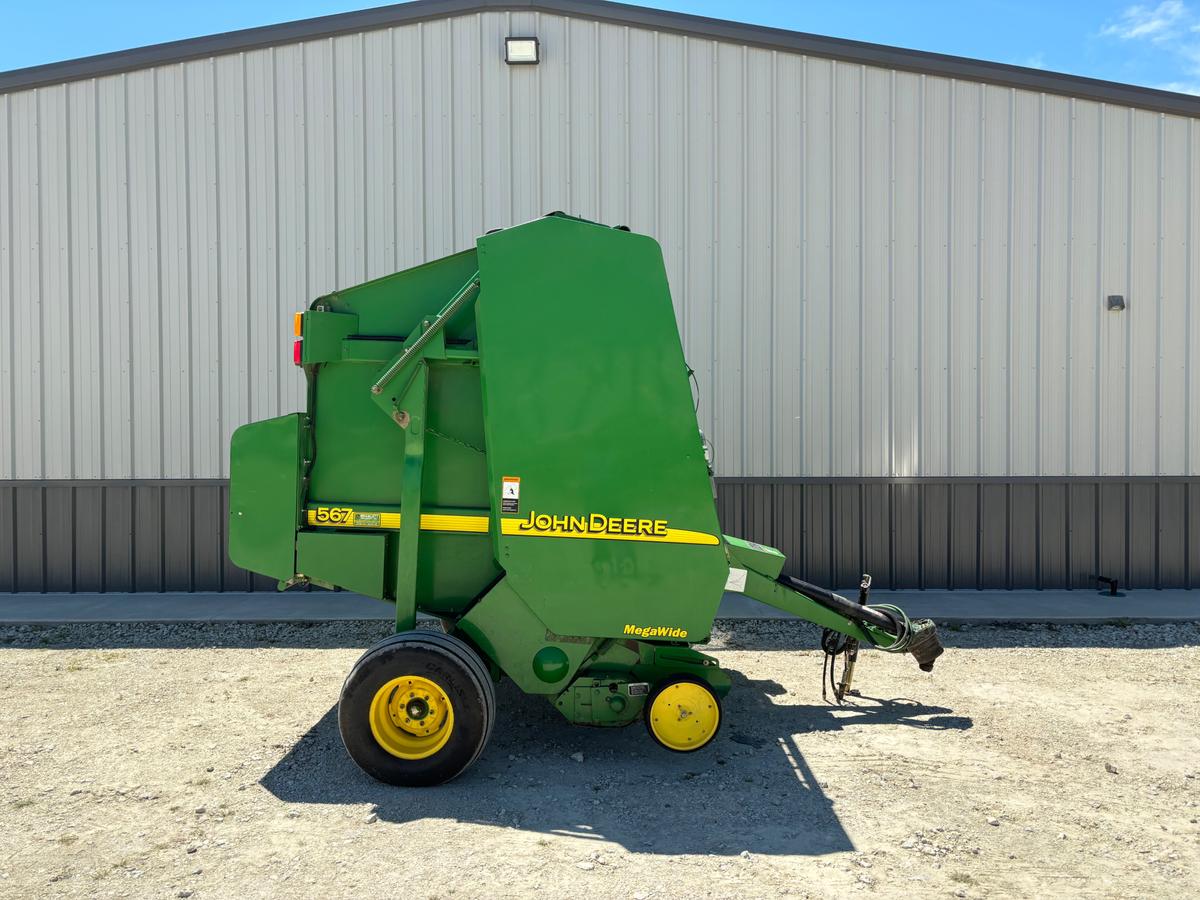 John Deere 567 Megawide Hay Baler