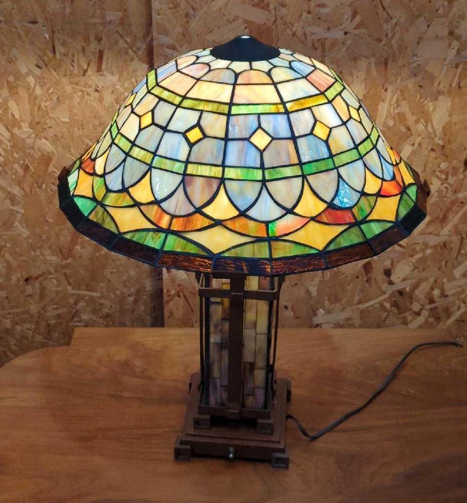 ORNATE STAIN GLASS LOOK LAMP 25"