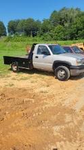 2004 CHEVORLET 3500 SILVERADO FLATBED TRUCK, CM FLATBED WITH GOOSENECK BALL