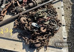 PALLET OF MISC LENGTHS OF CHAIN, ROCK BAR, COME ALONG, & MISC CHAIN BINDERS