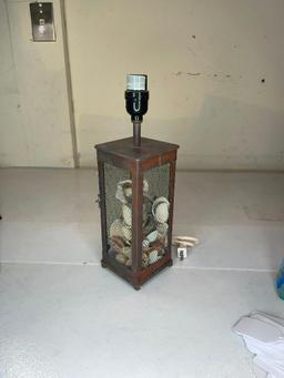 Lamp with seashells