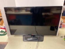 32" LG TV w/Remote Model #32LS3450-UA
