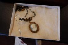 VICTORIAN BEEDED NECKLACE WITH WEDGEWOOD CAMEO