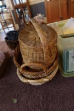 LOT OF 6 MISC BASKETS ALL SIZES