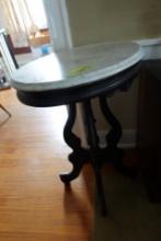 ANTIQUE EASTLAKE STYLE OVAL MARBLE TOP TABLE APPROX 21 INCH X 15 INCH