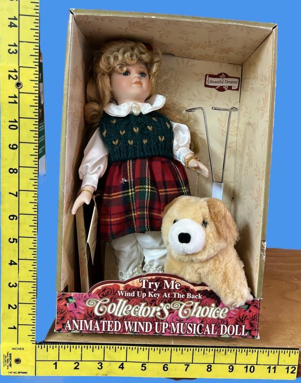 (2) Collectors Choice Animated Musical Dolls