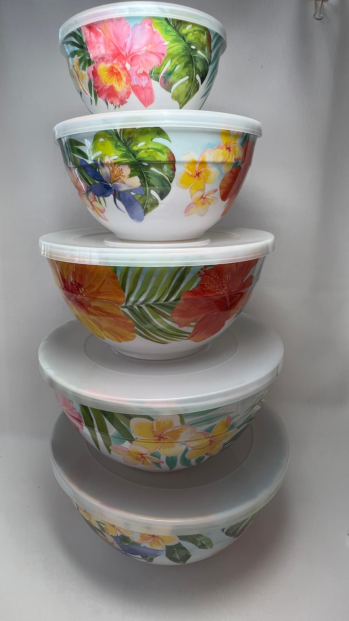 Beautiful 5 piece Lidded Set of Heavy Plastic Floral Bowls
