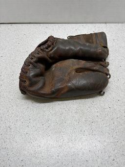 1950s Dave Williams leather baseball glove