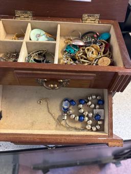 jewelry with jewelry boxes