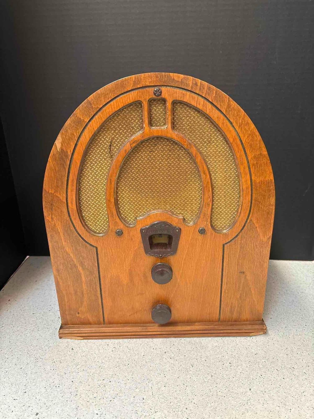 antique cathedral style table top radio