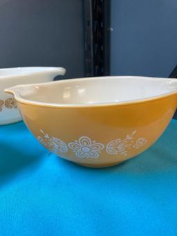 Pyrex bowls and pie plates