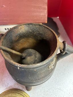 cast-iron cauldron brass lid Woodhouse small Frames