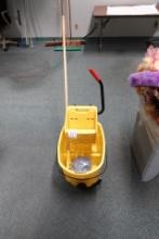 MOP BUCKET W/MOP HANDLE